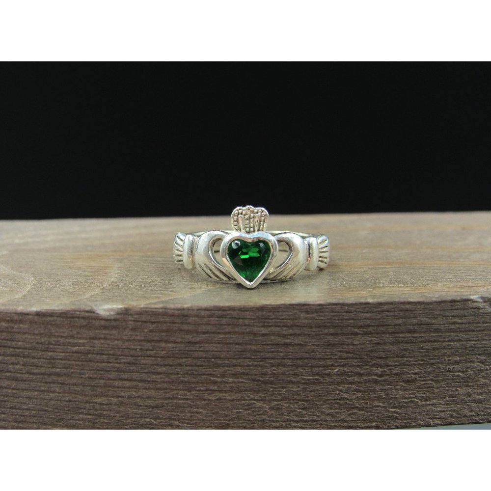 Size 7 Sterling Silver Green Heart Cubic Zirconia Claddagh Band Ring Vintage